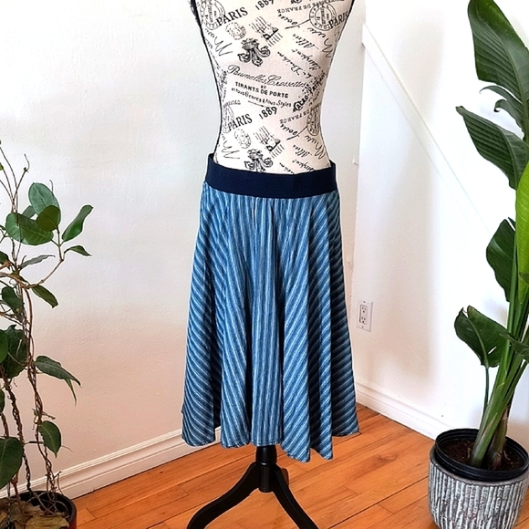 Metrowear Blue Striped Women's Midi Skirt. Size XL. Great Condition. - Picture 1 of 5